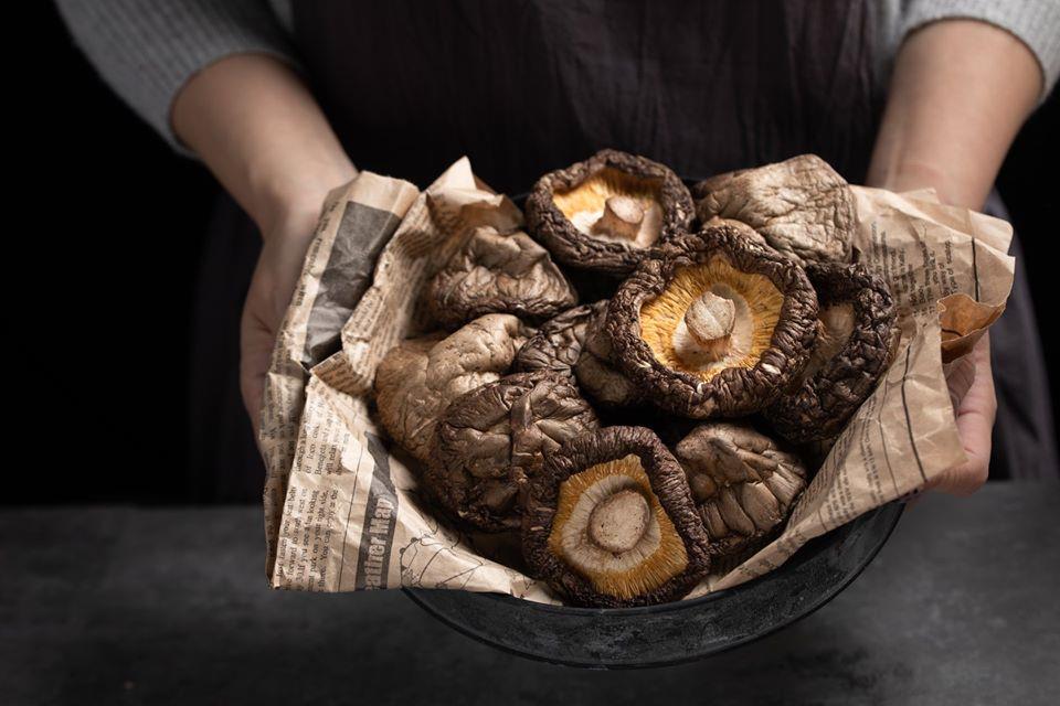 香菇好处多多:增加免疫力、补血、健脾,中医师分享 3 款家常香菇汤品,提升身体稳定度和抵抗力 内容图2 女神网-大潮社TV实时追踪属于女人新资讯的综合网站! 71906554_2422977274581793_1836114565037817856_o