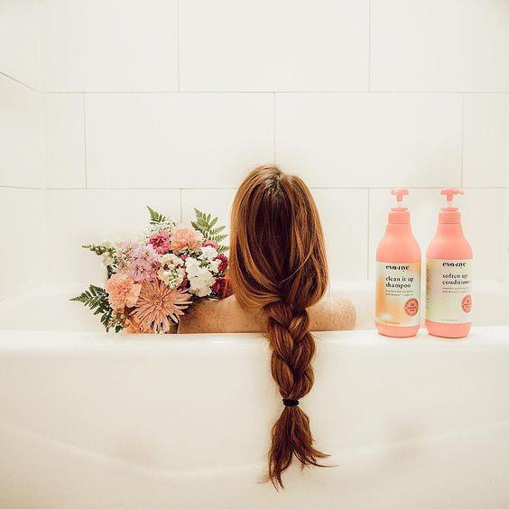 怎么洗头才正确?掌握这 3 大养发关键,柔顺光采的亮丽秀发 内容图2 女神网-大潮社TV实时追踪属于女人新资讯的综合网站! b76e338afab9b40fd12450684c61bdd7