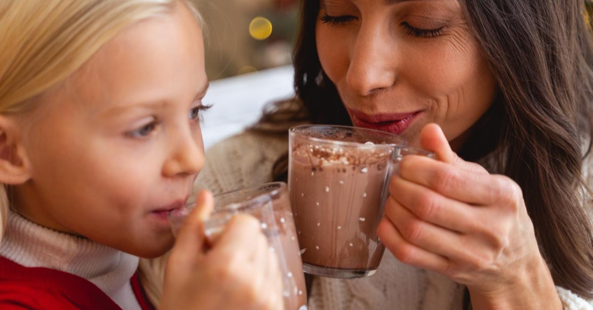 巧克力牛奶 5 个隐藏优点:运动后喝不只能补充电解质,还可以降低罹患心血管疾病的风险 内容图5 女神网-大潮社TV实时追踪属于女人新资讯的综合网站! 巧克力牛奶 5 个隐藏优点:运动后喝不只能补充电解质,还可以降低罹患心血管疾病的风险 健康养生 图5张