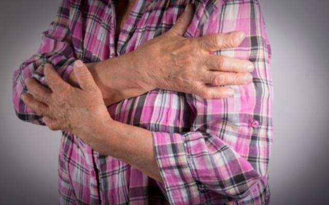 身体疼痛就贴药布、擦药膏?缓解酸痛必知的“停、看、听”,使用相关药品前该知道的 3 件事 内容图2 女神网-大潮社TV实时追踪属于女人新资讯的综合网站! 身体疼痛就贴药布、擦药膏?缓解酸痛必知的“停、看、听”,使用相关药品前该知道的 3 件事 健康养生 图2张