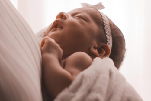 告别 2 大女性癌症的威胁！美国医学期刊研究：服用口服避孕药、生产后喂母乳，可降低 2% 的乳癌罹患风险