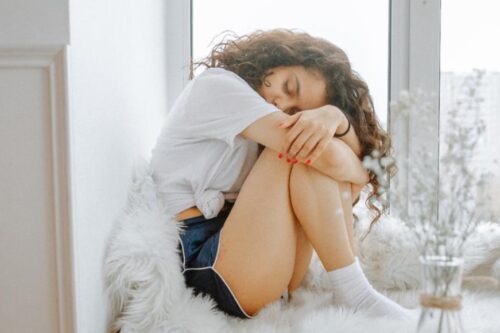 【办公室健康】站着坐着都好痛苦！妇产科医师提醒：上班族爱憋尿、不喝水，都是膀胱炎的高危险族群