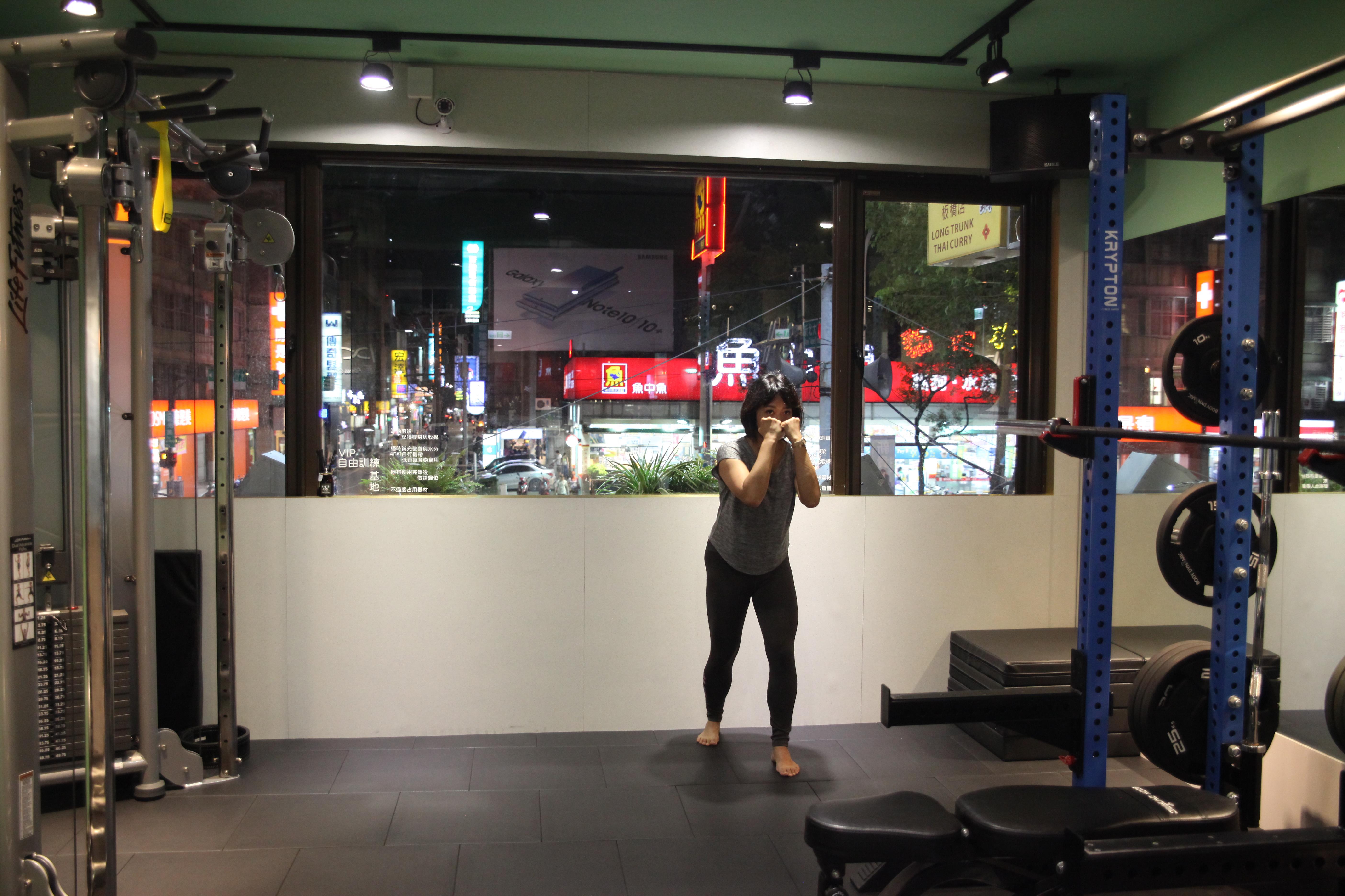 夏日健身首选!冷气房也能做的拳击 3 步骤,甩脂爆汗锻肌力 内容图2 女神网-大潮社TV实时追踪属于女人新资讯的综合网站! IMG_9168