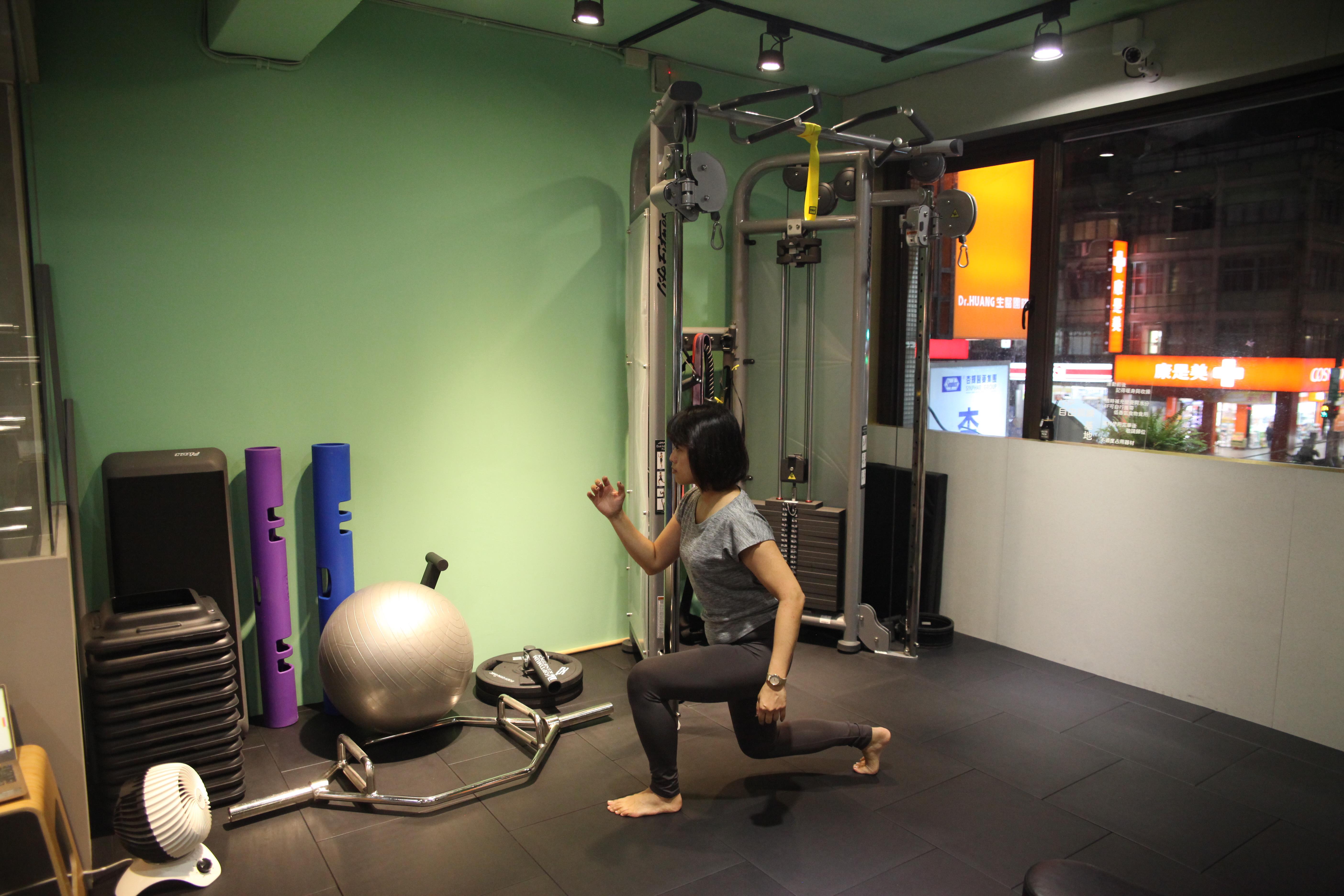 夏日健身首选!冷气房也能做的拳击 3 步骤,甩脂爆汗锻肌力 内容图6 女神网-大潮社TV实时追踪属于女人新资讯的综合网站! IMG_9178