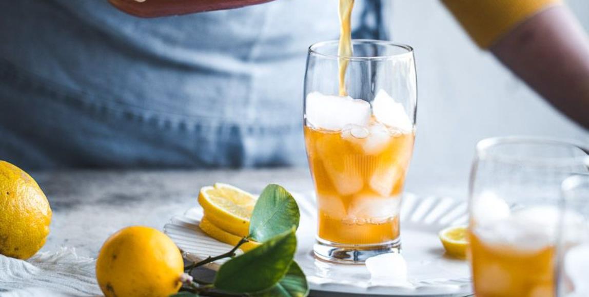 夏天喝茶爱注意!想要消暑解热要小心 6 大禁忌:喝对时间养生保健不伤身 内容图1 女神网-大潮社TV实时追踪属于女人新资讯的综合网站! 夏天喝茶爱注意!想要消暑解热要小心 6 大禁忌:喝对时间养生保健不伤身 健康养生 图1张