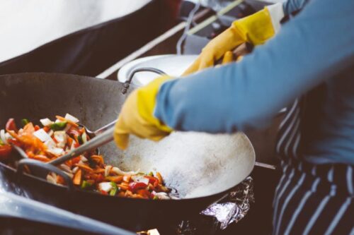 毒理专家评“炒菜油烟”似 PM2.5：不只抽烟影响肺部健康，她天天下厨肺部长肿瘤