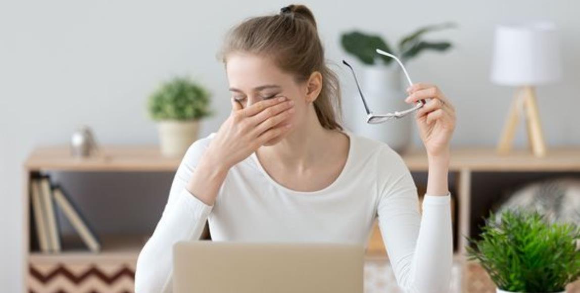 视线模糊、眼睛干涩?4 招超简单日常保养改善眼睛疲劳,不化妆也能超有神 内容图1 女神网-大潮社TV实时追踪属于女人新资讯的综合网站! 视线模糊、眼睛干涩?4 招超简单日常保养改善眼睛疲劳,不化妆也能超有神 健康养生 图1张