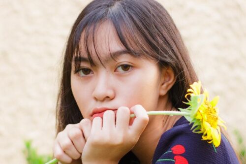 眼周“小颗粒”好困扰！皮肤科医师：此症状与体质和皮肤组织增生有关，并非化妆品使用不当