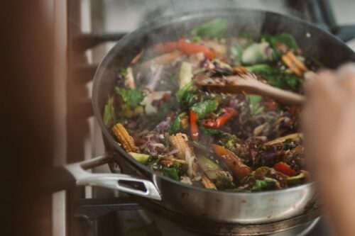 肺癌高居不下的原因，竟和炒菜习惯有关！煮妇们都应该知道的 4 大地雷，多做一步让癌症远离