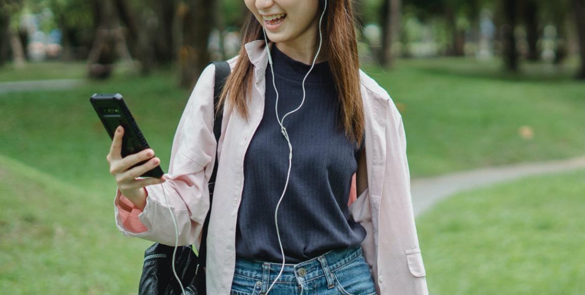 头痛、颈部酸麻竟是颈椎间盘突出?神经外科医师:低头族增加,让此退化性疾病有逐渐年轻化的趋势 内容图1 女神网-大潮社TV实时追踪属于女人新资讯的综合网站! 头痛、颈部酸麻竟是颈椎间盘突出?神经外科医师:低头族增加,让此退化性疾病有逐渐年轻化的趋势 健康养生 图1张