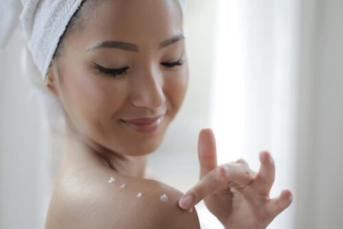 冬季天气多变化，皮肤干痒又发红？保养时别忘了“这个步骤”，做对了就能维持保湿、事半功倍！