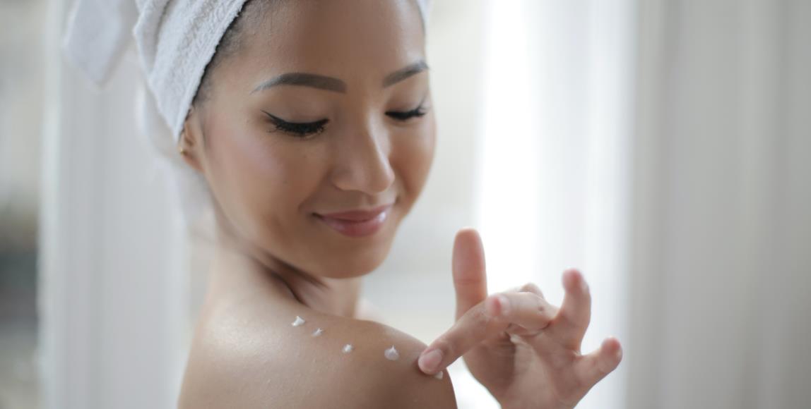 冬季天气多变化,皮肤干痒又发红?保养时别忘了“这个步骤”,做对了就能维持保湿、事半功倍! 内容图1 女神网-大潮社TV实时追踪属于女人新资讯的综合网站! 冬季天气多变化,皮肤干痒又发红?保养时别忘了“这个步骤”,做对了就能维持保湿、事半功倍! 健康养生 图1张