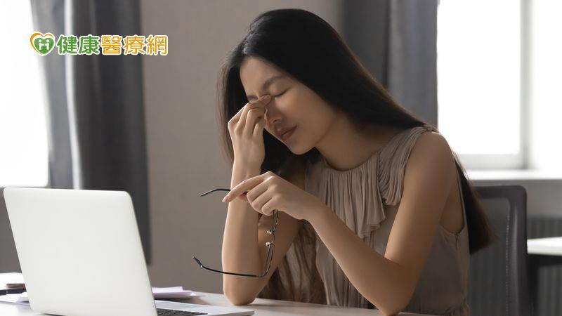 工作离不开电脑,眼睛痛可能不是眼压问题:医曝萤幕最佳配置,坐姿不良也受影响 内容图2 女神网-大潮社TV实时追踪属于女人新资讯的综合网站! 工作离不开电脑,眼睛痛可能不是眼压问题:医曝萤幕最佳配置,坐姿不良也受影响 健康养生 图2张