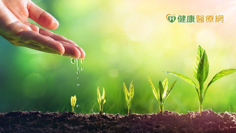 冬日暖气除湿机双开,眼睛却因此张不开? 糊朦族问题不在缺水,锁水比补水更重要 内容图5 女神网-大潮社TV实时追踪属于女人新资讯的综合网站! 冬日暖气除湿机双开,眼睛却因此张不开? 糊朦族问题不在缺水,锁水比补水更重要 健康养生 图5张