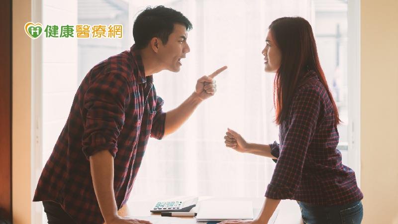 控制不住怒气,随时都像瓦斯弹?4 个练习方法调适,稳定瞬间情绪 内容图2 女神网-大潮社TV实时追踪属于女人新资讯的综合网站! 控制不住怒气,随时都像瓦斯弹?4 个练习方法调适,稳定瞬间情绪 健康养生 图2张