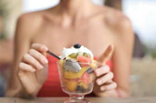 爱吃甜食解除厌世感，其实是“睡眠不足”？医师提醒精致糖摄取适量即可，过多小心越吃越累！