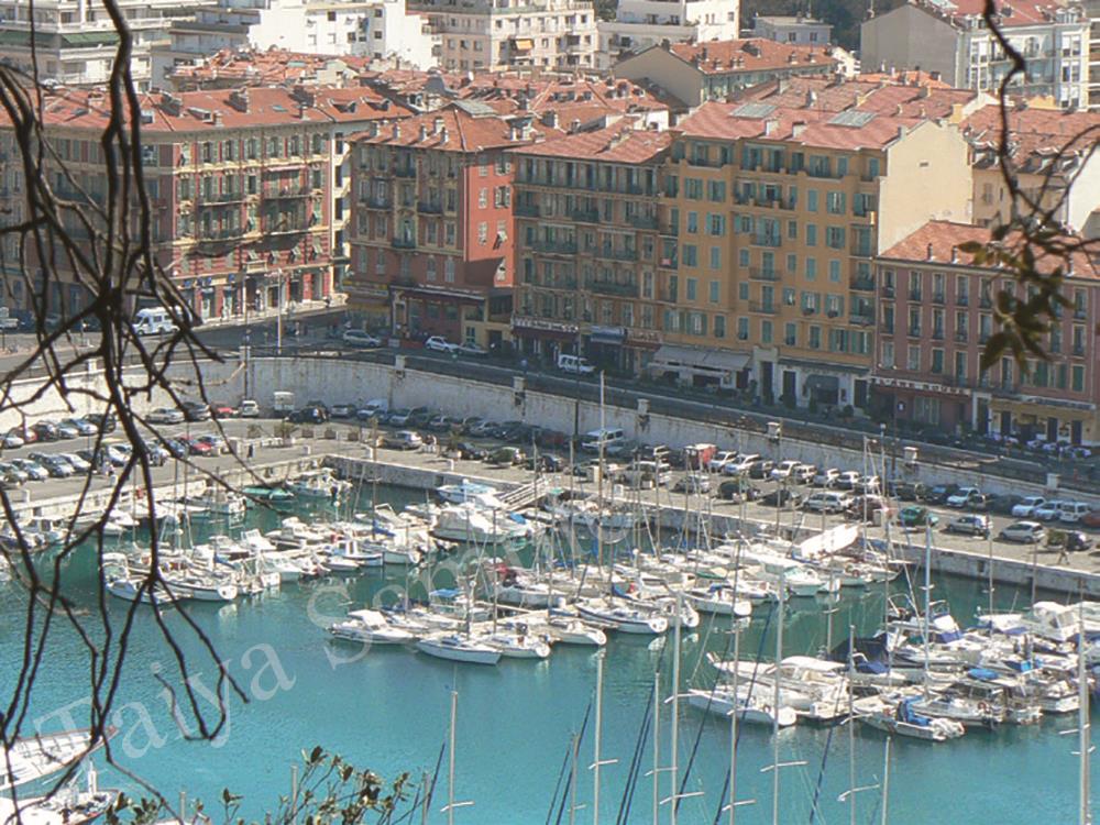 最不爱工作的民族:法国年年放 5 星期有薪假期,公司大方关门让你度假去! 内容图2 女神网-大潮社TV实时追踪属于女人新资讯的综合网站! 在港口停泊的游艇.jpg