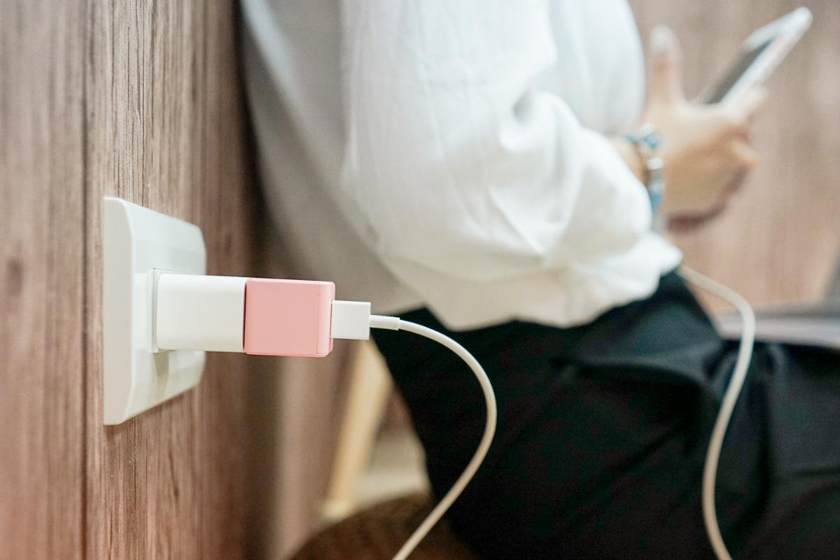 悲剧!重要时刻手机容量却不够?“备份神器”解决 OL 族们忙碌生活的 3 窘境! 内容图3 女神网-大潮社TV实时追踪属于女人新资讯的综合网站! 悲剧!重要时刻手机容量却不够?“备份神器”解决 OL 族们忙碌生活的 3 窘境! 家庭学堂 图3张