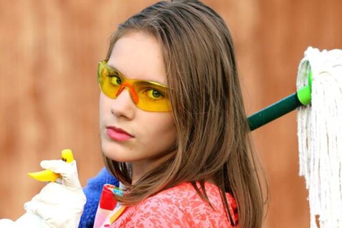 年节大扫除【客厅篇】，窗户、沙发、地毯这样清，家事达人陈映如教你事半功倍！