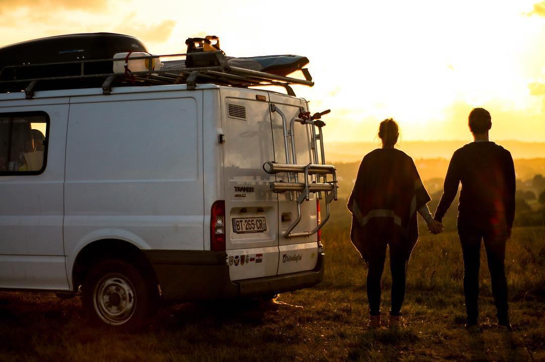 霍尔的移动城堡真实版! 这对法国情侣“以车为家”实践生活断舍离,想住哪就住哪 内容图3 女神网-大潮社TV实时追踪属于女人新资讯的综合网站! 霍尔的移动城堡真实版! 这对法国情侣“以车为家”实践生活断舍离,想住哪就住哪 家庭学堂 图3张