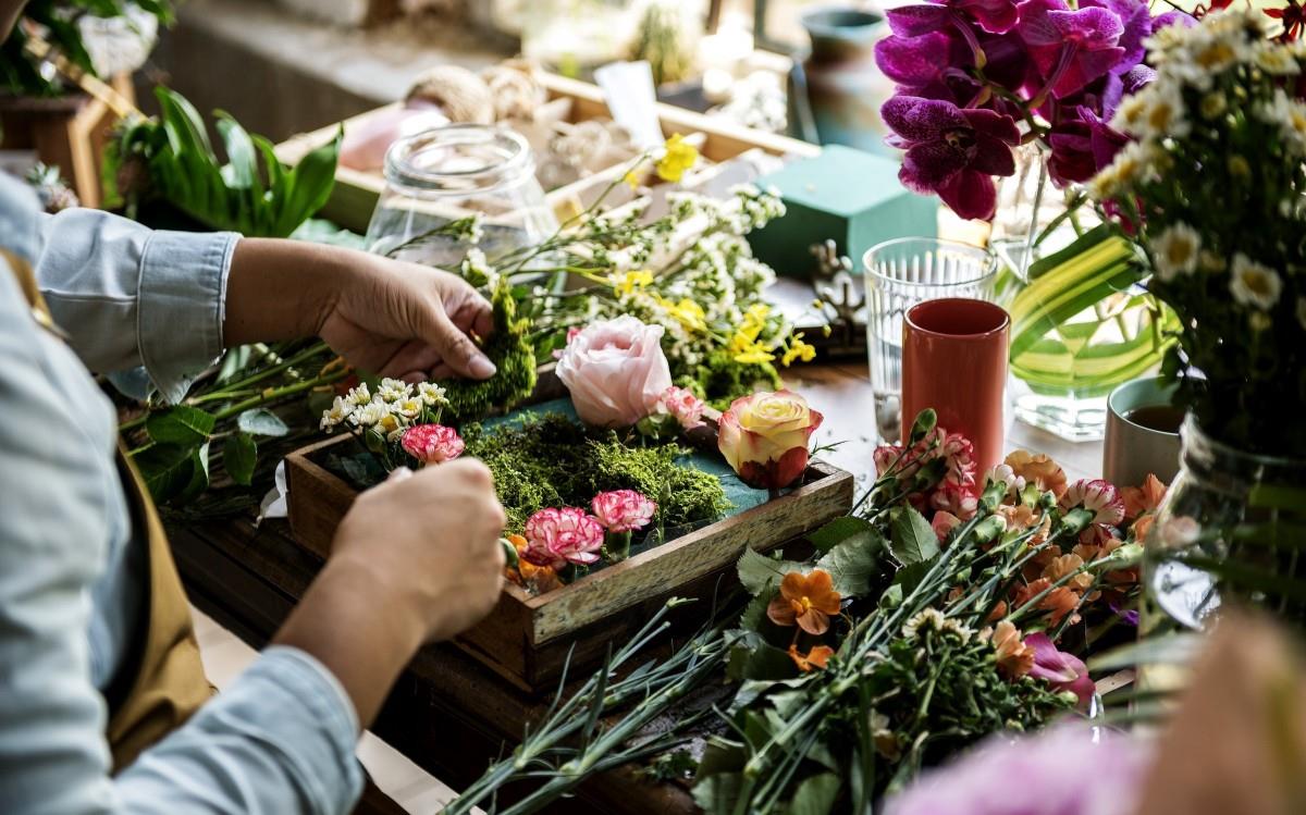 春节造景盆栽不求人! 4 招初学者也学得会的插花技巧 内容图1 女神网-大潮社TV实时追踪属于女人新资讯的综合网站! 春节造景盆栽不求人! 4 招初学者也学得会的插花技巧 家庭学堂 图1张