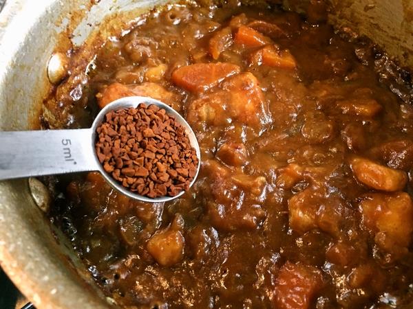 是什么让咖哩变得更好吃了?8 个让家常咖哩变得浓郁香醇的“隐藏版”秘诀 内容图3 女神网-大潮社TV实时追踪属于女人新资讯的综合网站! 20160308105620.jpg