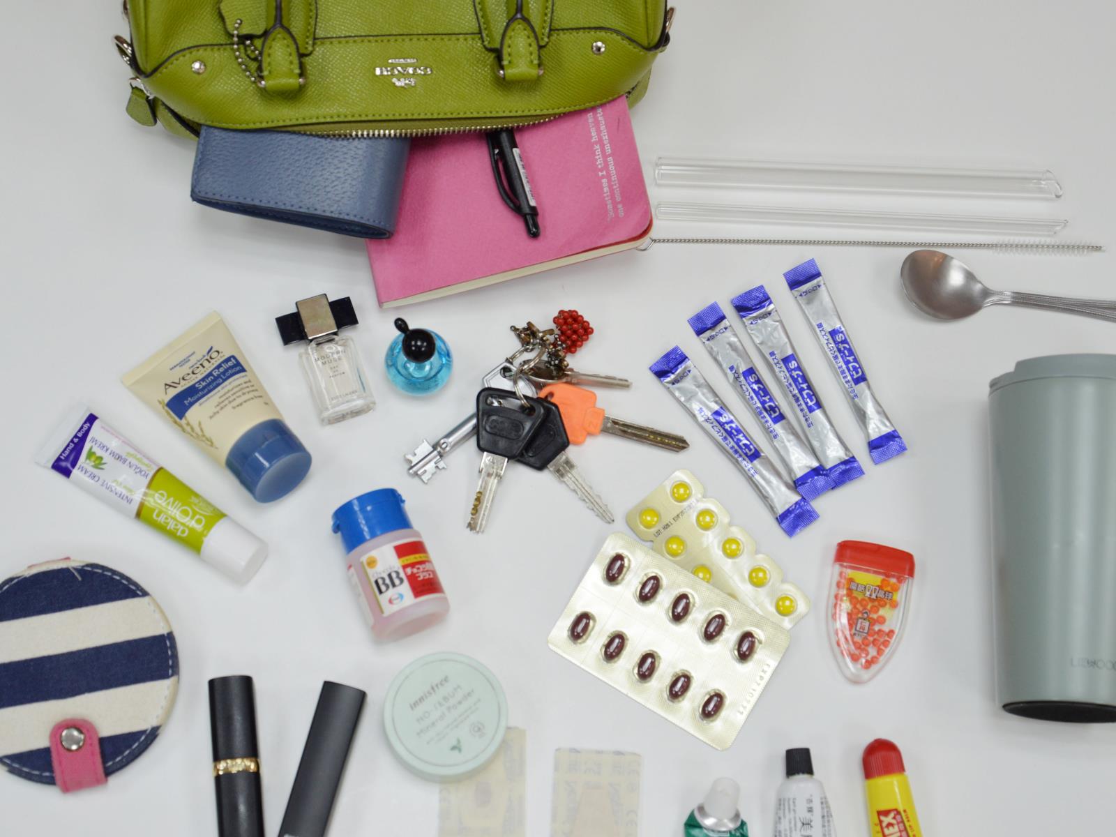 What’s in 药师’s bag?想要出门在外万无一失,“这些”救急物品一定要记得带! 内容图3 女神网-大潮社TV实时追踪属于女人新资讯的综合网站! image2.jpg