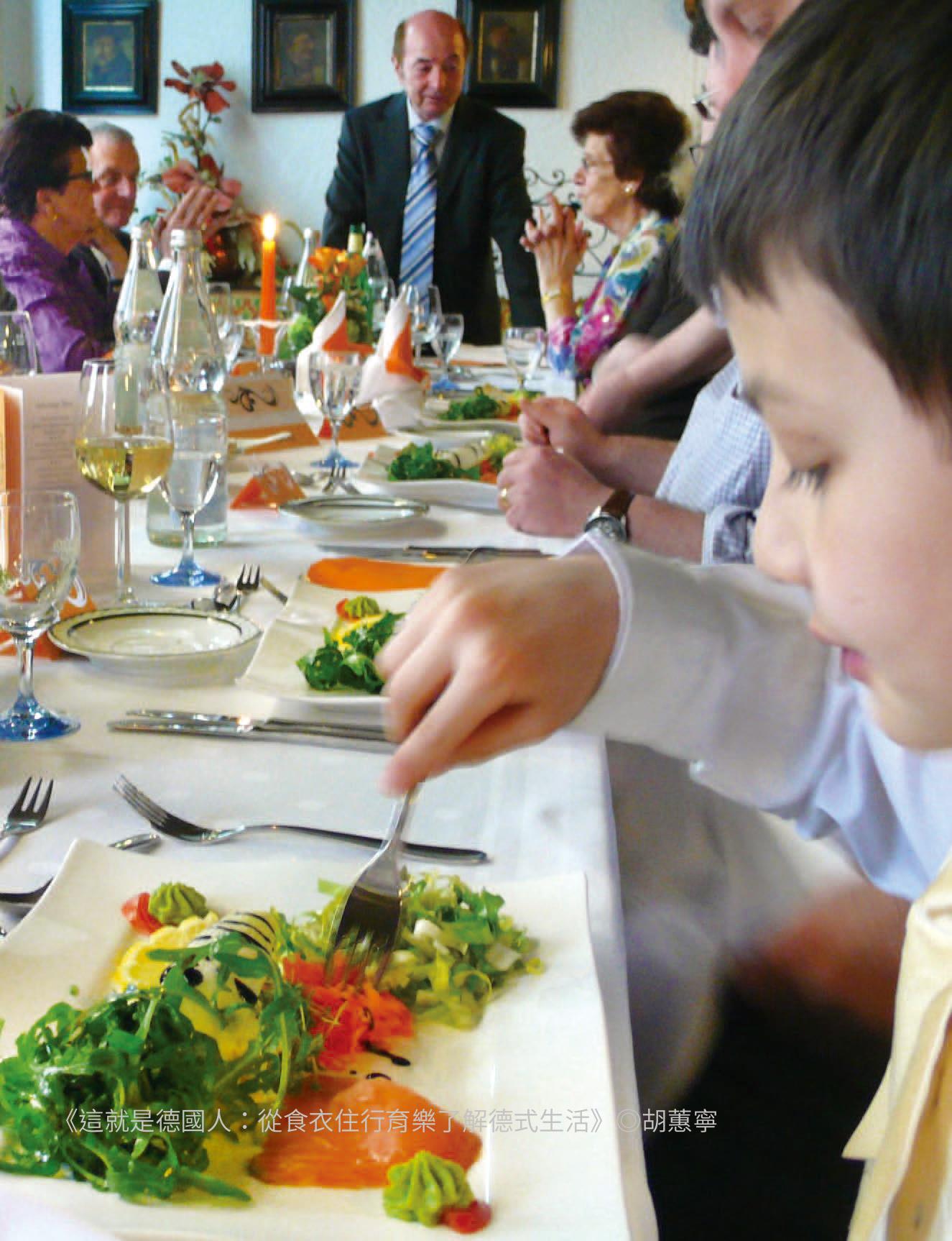有纪律的“食”文化:个性拘谨的德华人,就连上菜顺序也很讲究! 内容图2 女神网-大潮社TV实时追踪属于女人新资讯的综合网站! a1