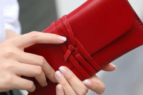 有钱的女人都用长夹？从一个人的皮夹，就能看出他一生的财富！