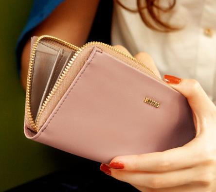 有钱的女人都用长夹?从一个人的皮夹,就能看出他一生的财富! 内容图4 女神网-大潮社TV实时追踪属于女人新资讯的综合网站! 1582795929186
