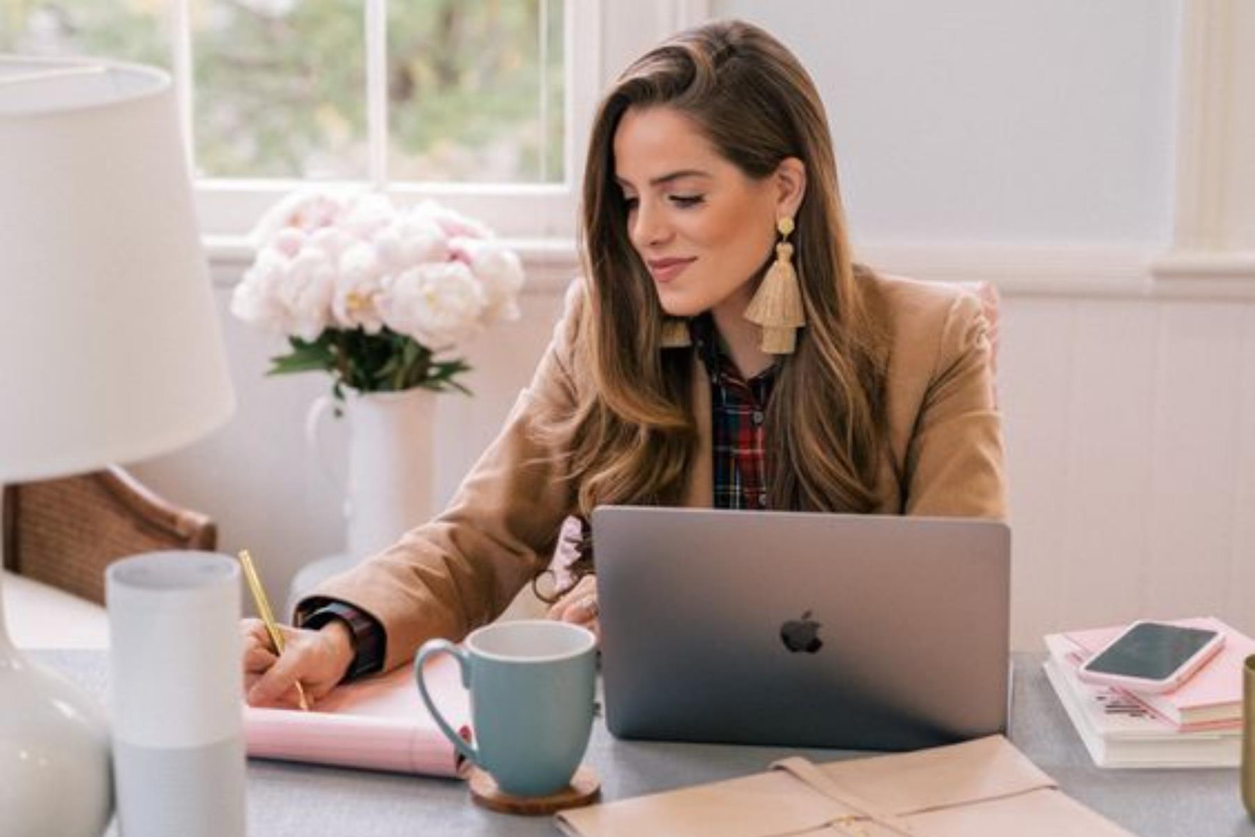 为什么钱老是不够用?搞清楚这 3 种花费性质,问问自己都把钱花在哪里! 内容图4 女神网-大潮社TV实时追踪属于女人新资讯的综合网站! FotoJet - 2020-02-20T094250.827