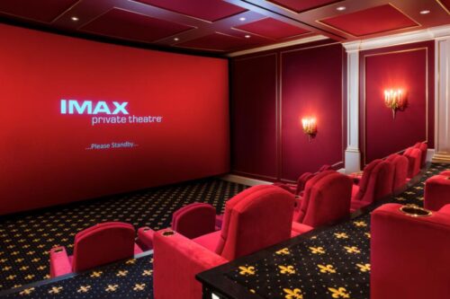 黑漆漆没人看得到？揭密电影院的 5 大知识，告诉你为什么座椅都是红色的