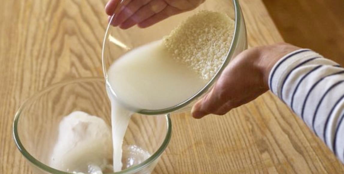 洗米水的 6 大妙用:去油腻、去腥味,用来洗碗、浇花…..从日常养成省水的好习惯 内容图1 女神网-大潮社TV实时追踪属于女人新资讯的综合网站! 洗米水的 6 大妙用:去油腻、去腥味,用来洗碗、浇花…..从日常养成省水的好习惯 家庭学堂 图1张