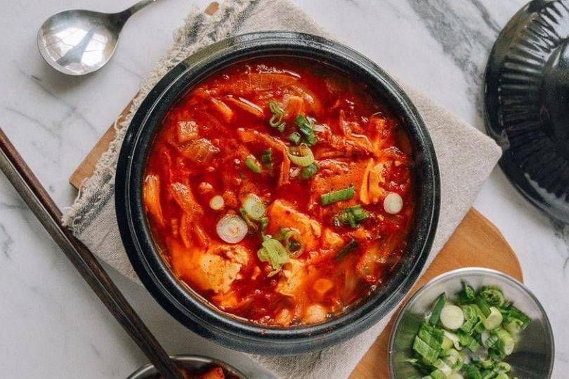 一锅在手,美食无穷!5 道快煮锅料理分享,外食族终于不用再为了三餐烦恼啦! 内容图5 女神网-大潮社TV实时追踪属于女人新资讯的综合网站! 一锅在手,美食无穷!5 道快煮锅料理分享,外食族终于不用再为了三餐烦恼啦! 家庭学堂 图5张