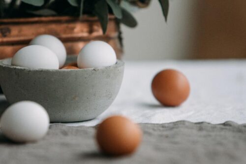 鸡蛋不能摆在冰箱旁！关于挑选、食用量的冷知识，原来长久以来的观念都错了！