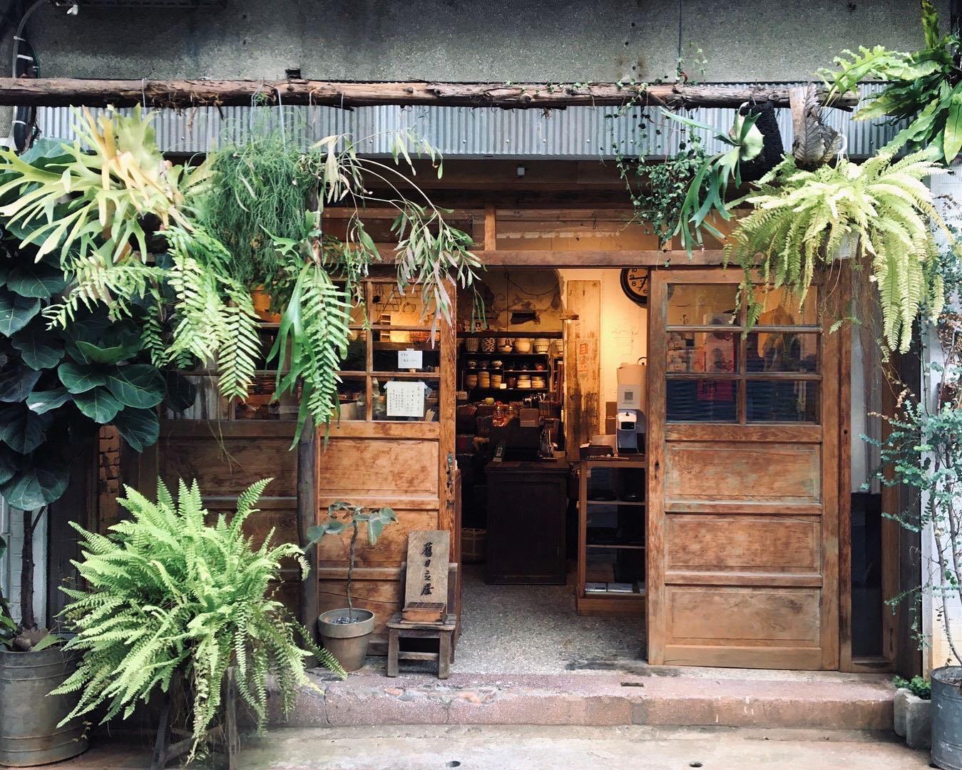 选份圣诞礼给自己!台中最美文具店、赤峰街老屋商店…从 5 间选物店,找到“家”的样子! 内容图3 女神网-大潮社TV实时追踪属于女人新资讯的综合网站! 选份圣诞礼给自己!台中最美文具店、赤峰街老屋商店…从 5 间选物店,找到“家”的样子! 家庭学堂 图3张