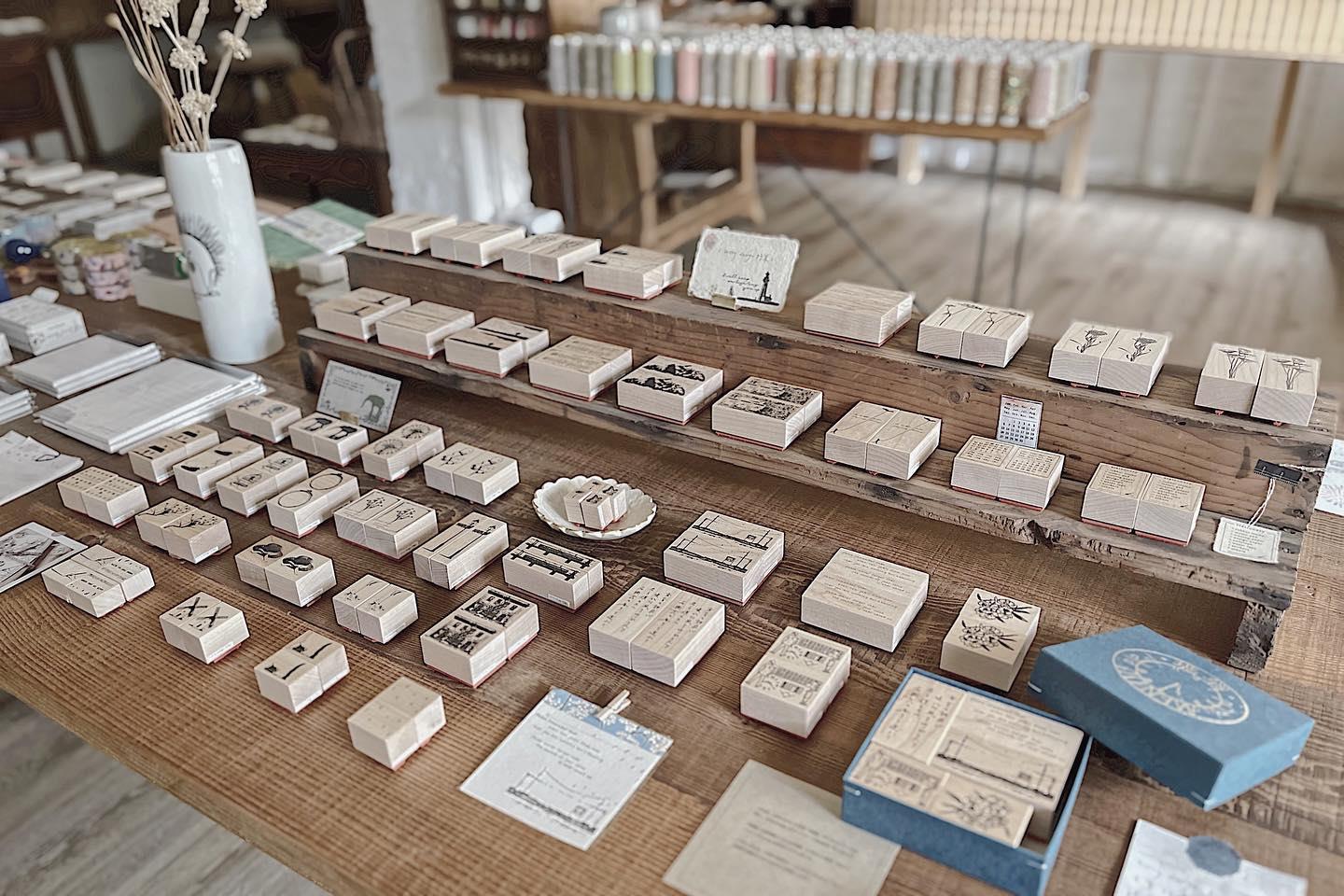 选份圣诞礼给自己!台中最美文具店、赤峰街老屋商店…从 5 间选物店,找到“家”的样子! 内容图4 女神网-大潮社TV实时追踪属于女人新资讯的综合网站! 选份圣诞礼给自己!台中最美文具店、赤峰街老屋商店…从 5 间选物店,找到“家”的样子! 家庭学堂 图4张