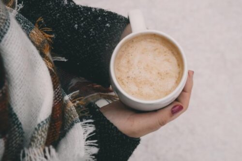 面对冷气团不能掉以轻心，“三明治盖被法”保暖蓄热：日常 3 招保暖术击退寒气入侵