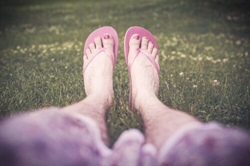 蓝白拖事件：产业要转型，脑袋得先转才行 | 周品均