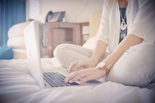 从电影-“翻转幸福”看：女性创业的辛苦与坚持 | 周品均