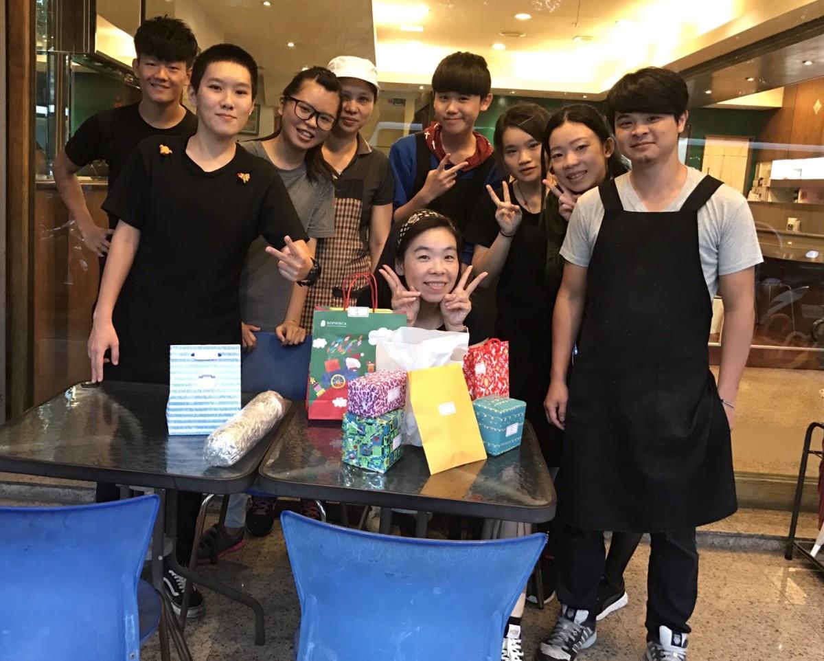 【各行各业的她】咖啡馆经理 凯如:学习接受自己的优缺点,就是爱自己! 内容图5 女神网-大潮社TV实时追踪属于女人新资讯的综合网站! 【各行各业的她】咖啡馆经理 凯如:学习接受自己的优缺点,就是爱自己! 女人观点 图5张