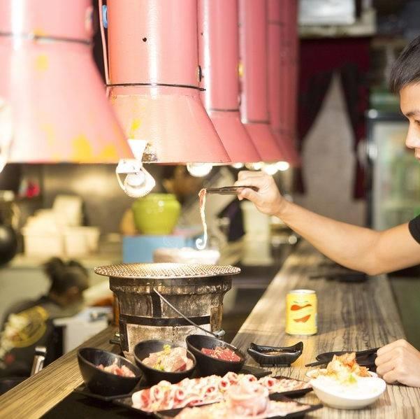 谁说情人节不能一个人?五家超高级单身烧肉店!大口吃肉、烧酒一次满足! 内容图4 女神网-大潮社TV实时追踪属于女人新资讯的综合网站! 03