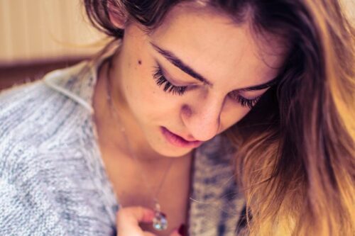 妈妈请允许自己有情绪，因为你不但是人，也曾经是个孩子