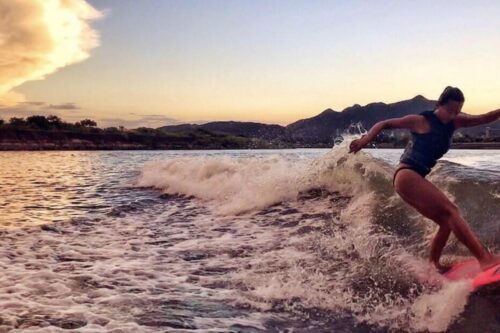 转个弯遇见更喜欢的自己！她变身快艇冲浪高手出国比赛拿奖牌