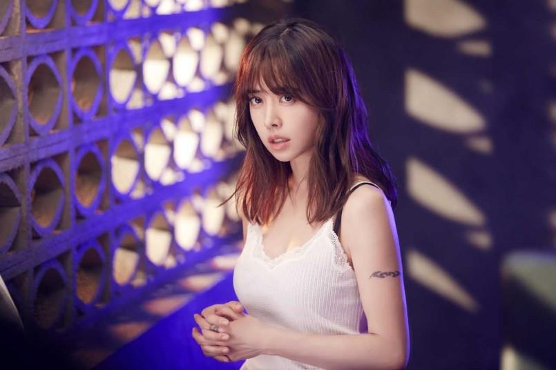 Romantic 难不难?蔡依林《爱的罗曼死》:“敌不过现实,简单平凡反而就是最浪漫的情爱” 内容图2 女神网-大潮社TV实时追踪属于女人新资讯的综合网站! Romantic 难不难?蔡依林《爱的罗曼死》:“敌不过现实,简单平凡反而就是最浪漫的情爱” 女人观点 图2张