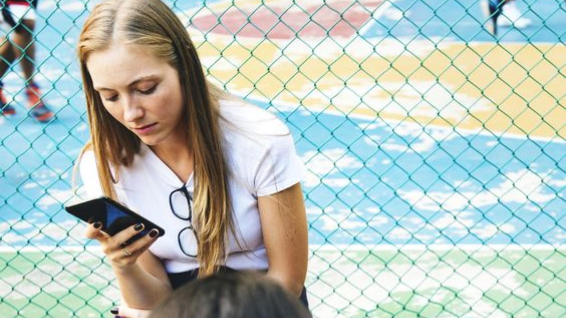 “离线”吧:随时都在不是我们的义务,真正的朋友不会在乎你回讯息的速度! 内容图3 女神网-大潮社TV实时追踪属于女人新资讯的综合网站! FotoJet - 2019-03-14T170715.913.jpg