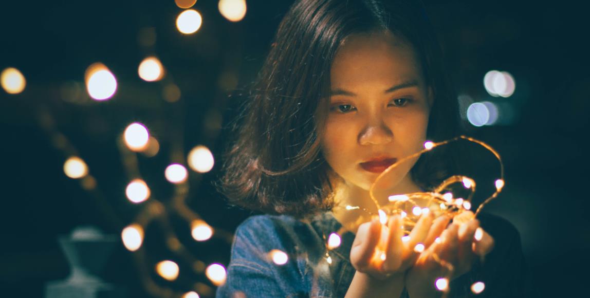 繁华城市的不起眼巷弄,藏着一个小而美好的地方:许多人的许多故事,都曾于此处短暂停留,而后悄悄离开 内容图1 女神网-大潮社TV实时追踪属于女人新资讯的综合网站! 繁华城市的不起眼巷弄,藏着一个小而美好的地方:许多人的许多故事,都曾于此处短暂停留,而后悄悄离开 女人观点 图1张