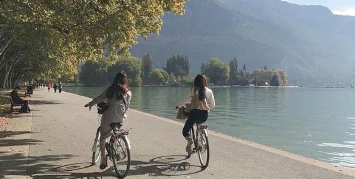 30 岁后朋友越来越少?比起年少的狂欢寻乐,更需要能“适时”依靠的肩膀和“不麻烦”的深交 内容图1 女神网-大潮社TV实时追踪属于女人新资讯的综合网站! 30 岁后朋友越来越少?比起年少的狂欢寻乐,更需要能“适时”依靠的肩膀和“不麻烦”的深交 女人观点 图1张