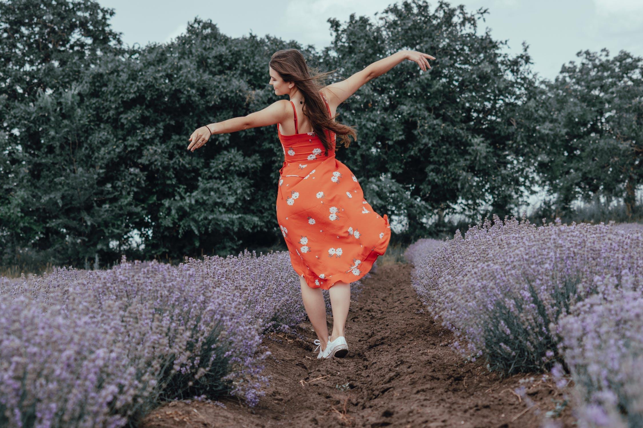 有种梦,是鱼与熊掌兼得:在梦想与现实的两端,选择做自己的摆渡人 内容图4 女神网-大潮社TV实时追踪属于女人新资讯的综合网站! 有种梦,是鱼与熊掌兼得:在梦想与现实的两端,选择做自己的摆渡人 女人观点 图4张