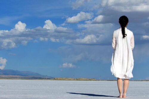 致不愿停下的 30 岁：生命是一趟随时会喊停的旅行，你选择埋首赶路还是悠悠漫步？